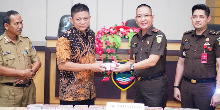 2.4 Miliar Rupiah Yang Disita Kejari OKU Timur Kembali Ke Kas Daerah