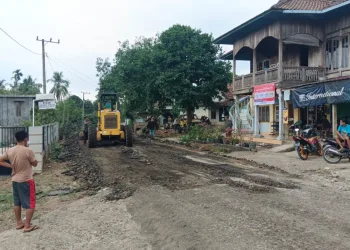 Keberhasilan Teddy, Sulap Jalan di Lengkiti Jadi Mulus.