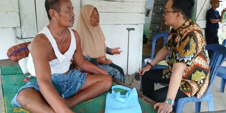 Gerak Cepat Fery Antoni Bantu Kakek Ponimin.