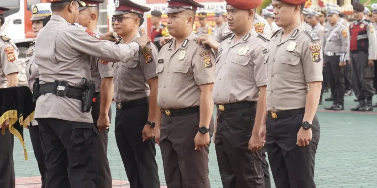 Sebanyak 53 Personel Polres OKU Timur Naik Pangkat