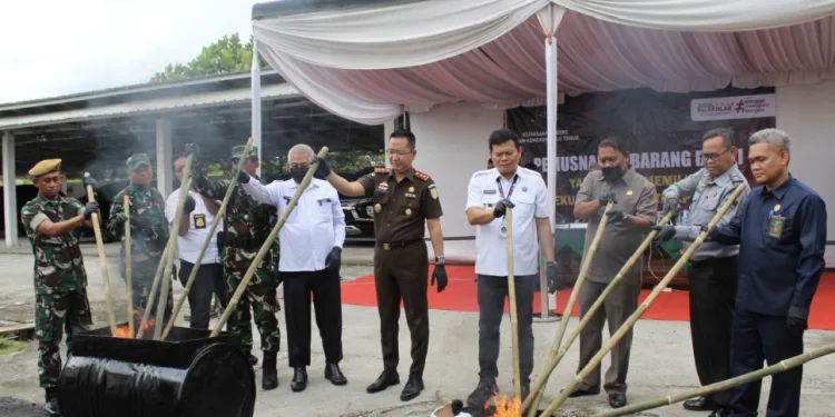 Puluhan Barang Bukti Dimusnahan Kejaksaan Negeri OKU Timur