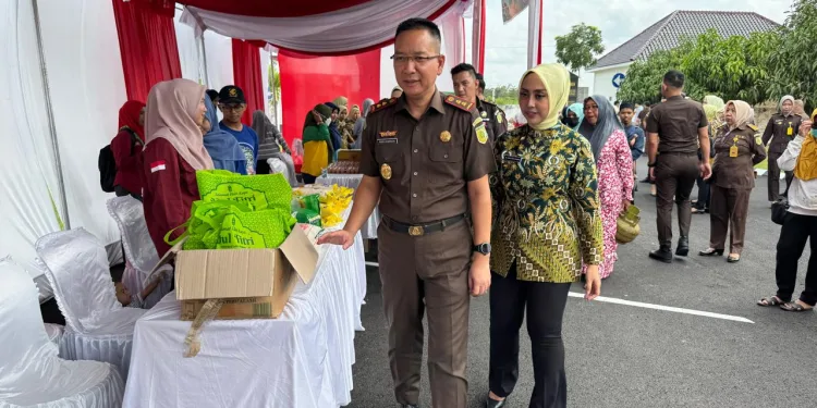 Jelang Lebaran, Kejari OKU Timur Gelar Pasar Murah Ramadhan 
