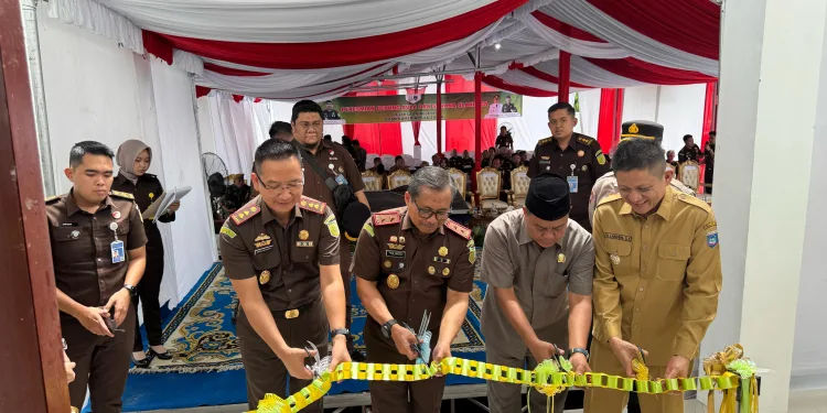 Kajati Sumsel Resmikan Gedung Aula dan Sarana Olahraga di Kejari OKU Timur