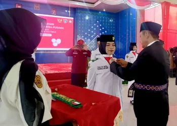 Bupati OKU Timur Kukuhkan 40 Anggota Paskibraka 2025