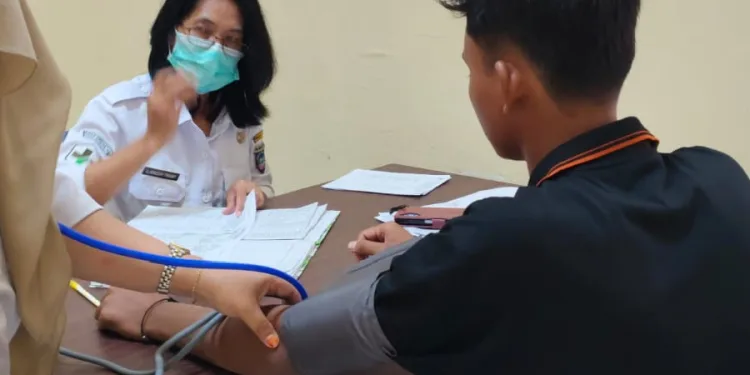 Puskesmas Burnai Mulya Gelar Pemeriksaan Kesehatan Petugas MBG di Dua Desa