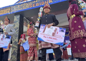 Harumkan Nama SDN 10 Martapura, Liyu Toricko Juarai Lomba Pisaan