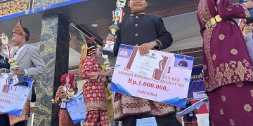 Harumkan Nama SDN 10 Martapura, Liyu Toricko Juarai Lomba Pisaan