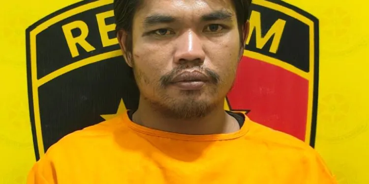 Polsek Belitang III Tangkap Pelaku Pencurian BBM di Warung Warga Trikarya