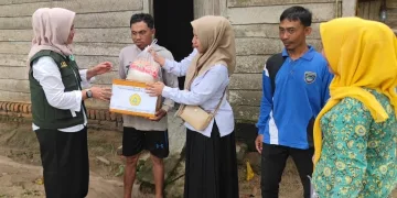 Pasca Banjir, Puskesmas Burnai Mulya Salurkan Bantuan Logistik untuk Warga